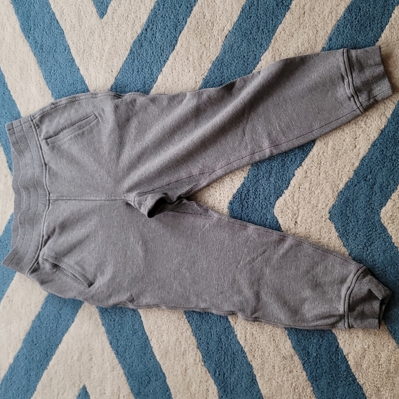 Lululemon pause Jogger size 6 - Picture 2 of 9